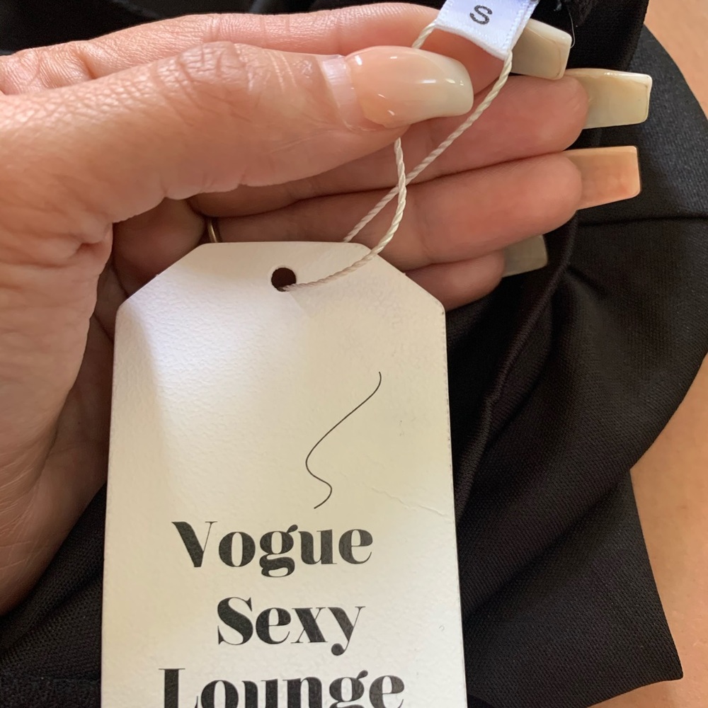 Vogue - Picture 6 of 6